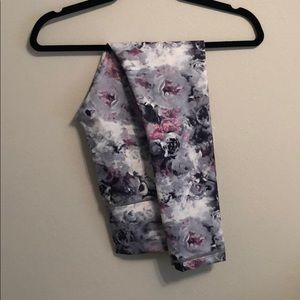 Floral lululemon wunder under 7/8 tight